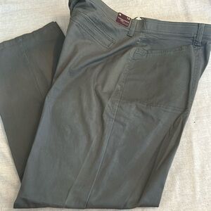 NWT Gloria Vanderbilt trousers